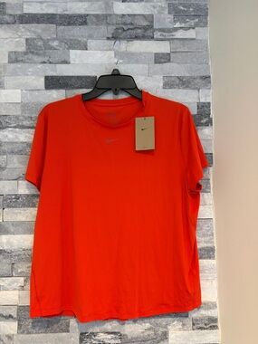 Nike One women's short-sleeve t-shirt new with tags size large
